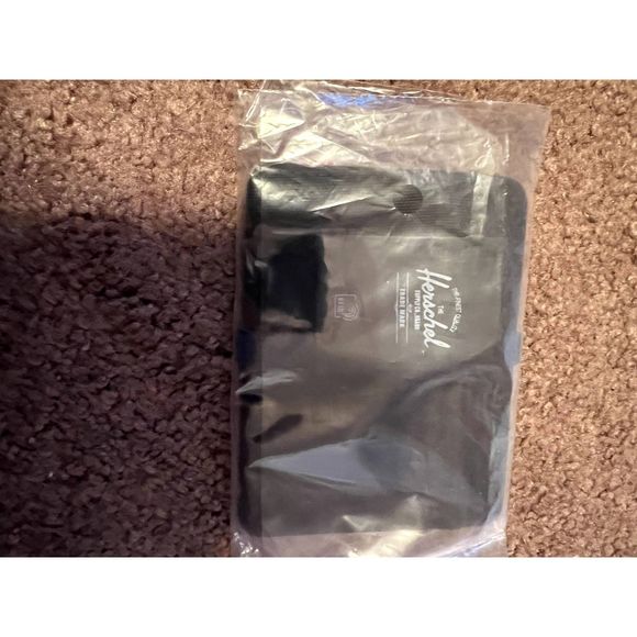 Herschel Charlie Wallet Mens RIFD Black NEW - Picture 1 of 2